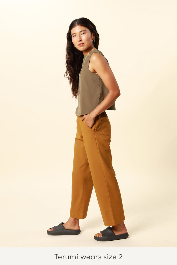 Travel pants from wayre in beautiful bronze color
