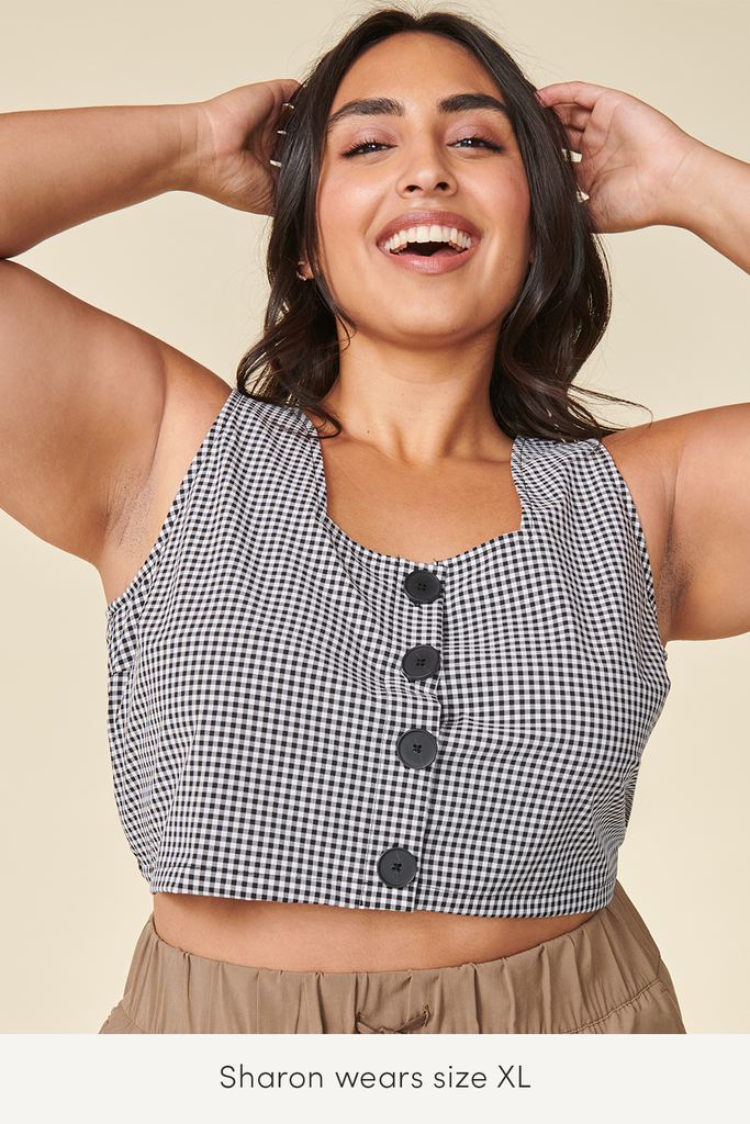 xl button front tank in black and white gingham
