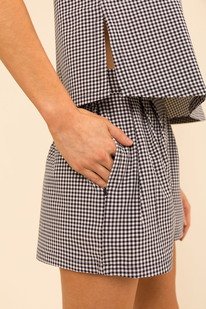 travel shorts in gingham plaid detail view of the pocket