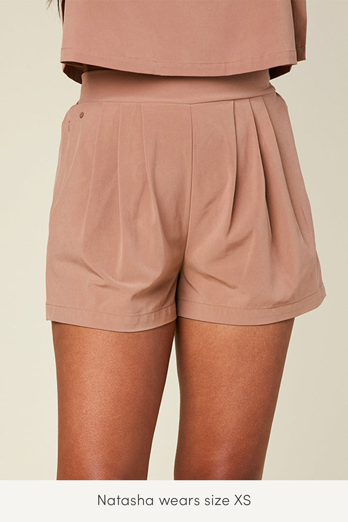 flow travel shorts in xs