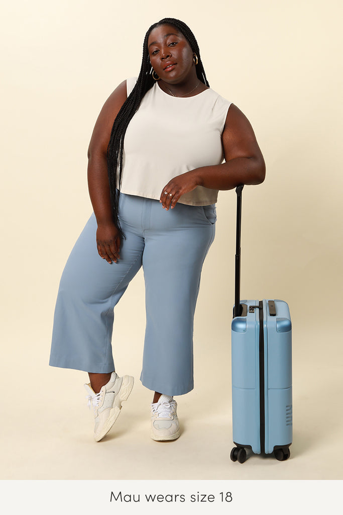 Travel jetsetter sustainable pants in jean color