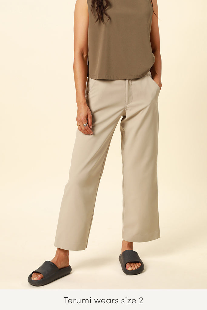 size 2 travel pants from wayre