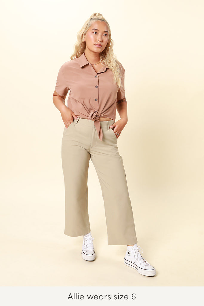 size 6 of the jetsetter trouser in neutral aluminum color