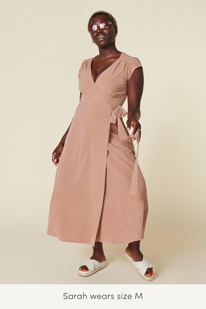 medium travel maxi dress in pink with pockets