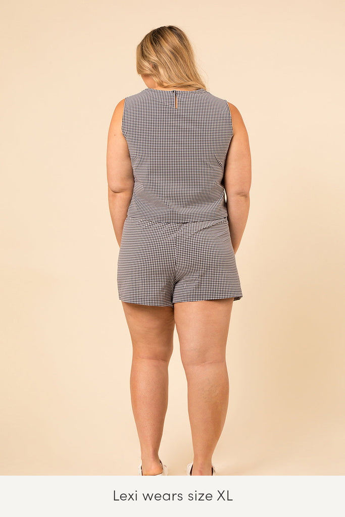 xl shift and snap tank from wayre for modern sustainable traveler