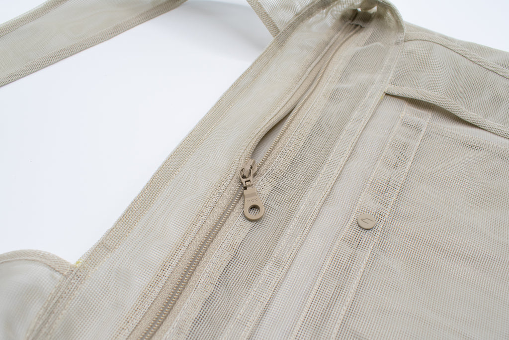zipper detail of the transparent tripper tote from wayre